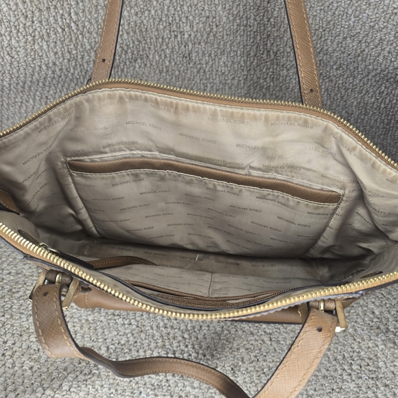 Michael Kors Jet Set  Saffiano Leather Tote - Picture 9 of 11